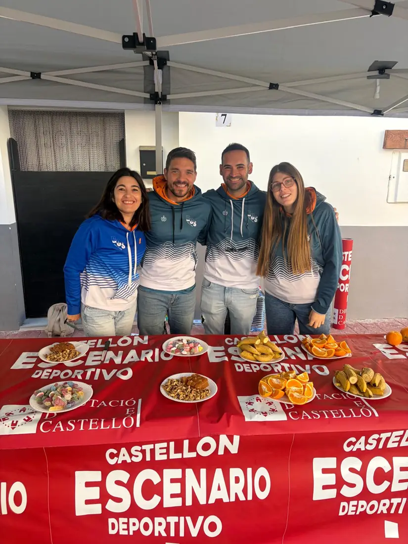 Voluntarios del club en el avituallamiento